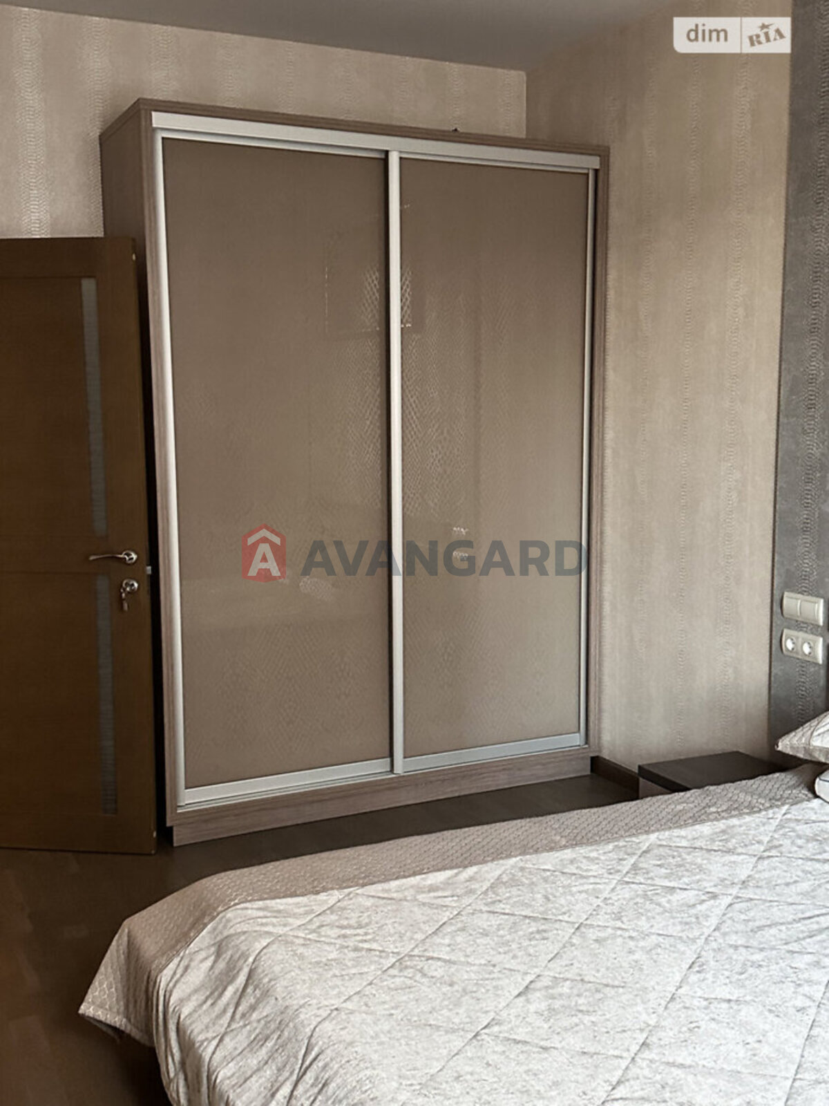 2 ��. ��������, 82/60/15 ��. �., 2/7 ������ ���� 10