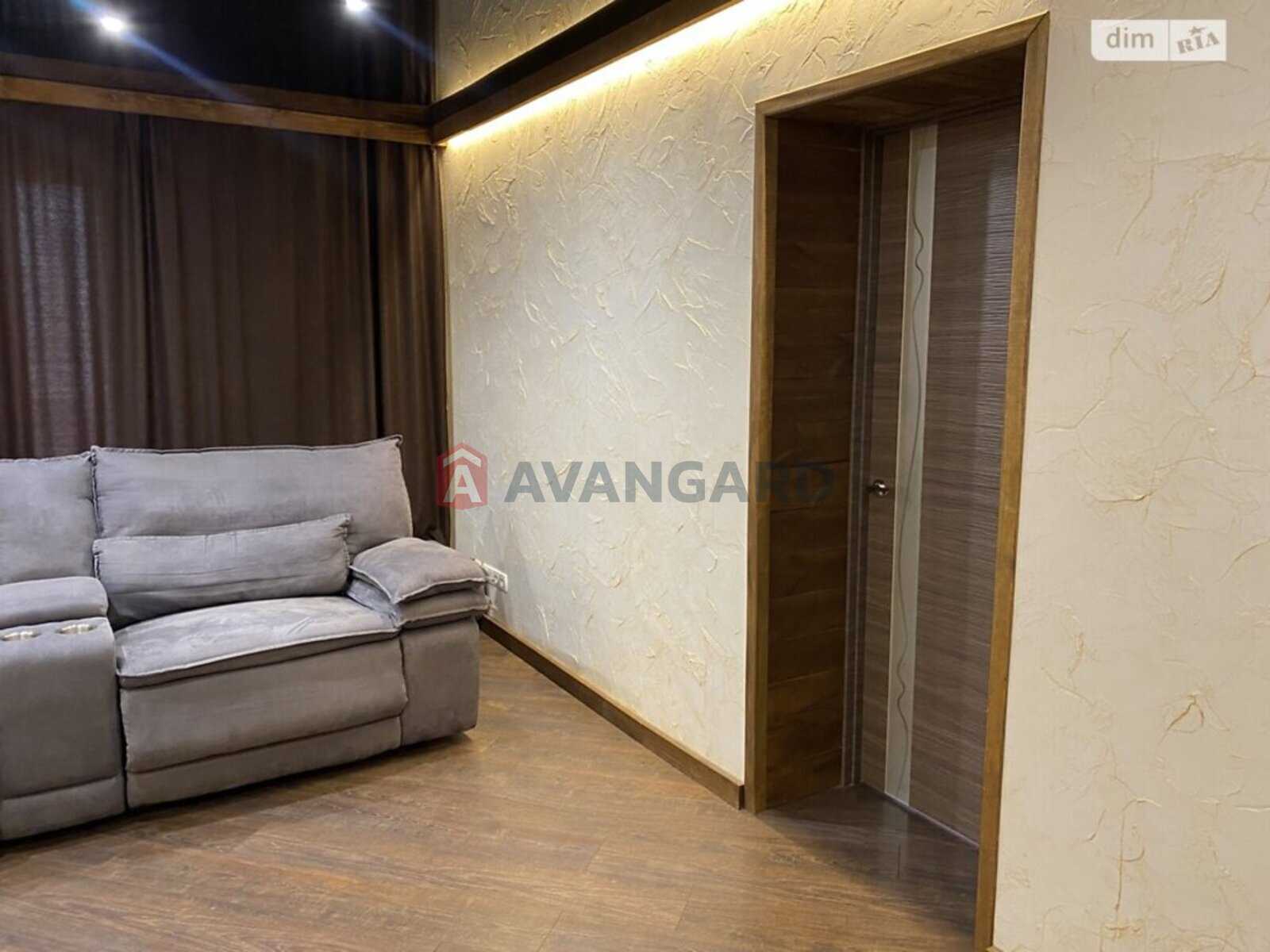 3 ��. ��������, 98/67/14 ��. �., 1/5 ������ ���� 12