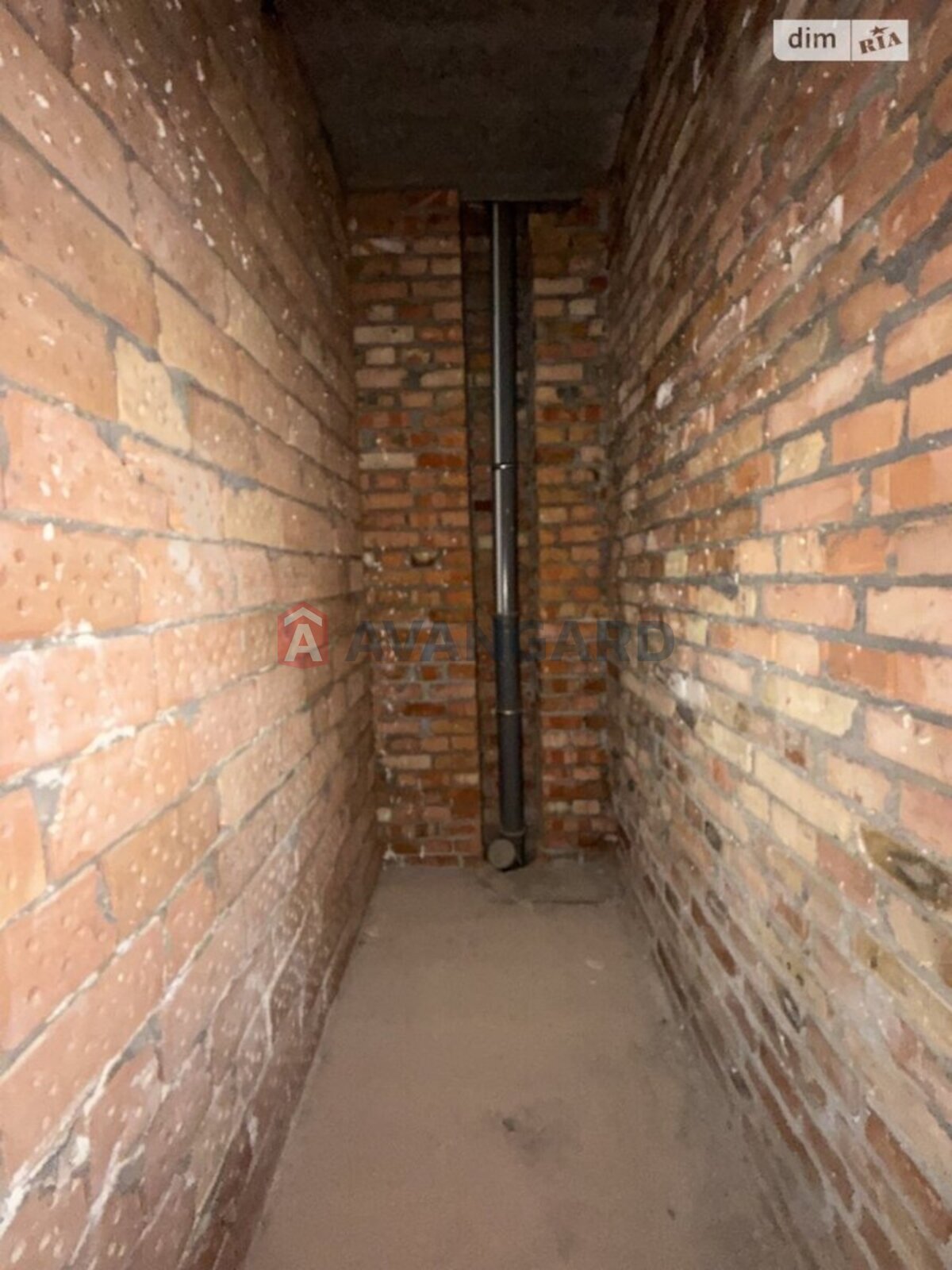 3 ��. ��������, 83/54/14 ��. �., 8/11 ������ ���� 9