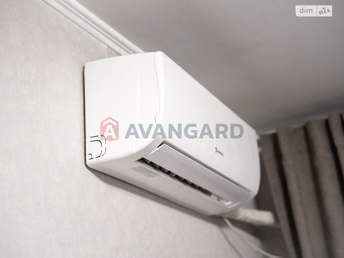 3 ��. ��������, 64/38/8 ��. �., 2/9 ������ ���� 13