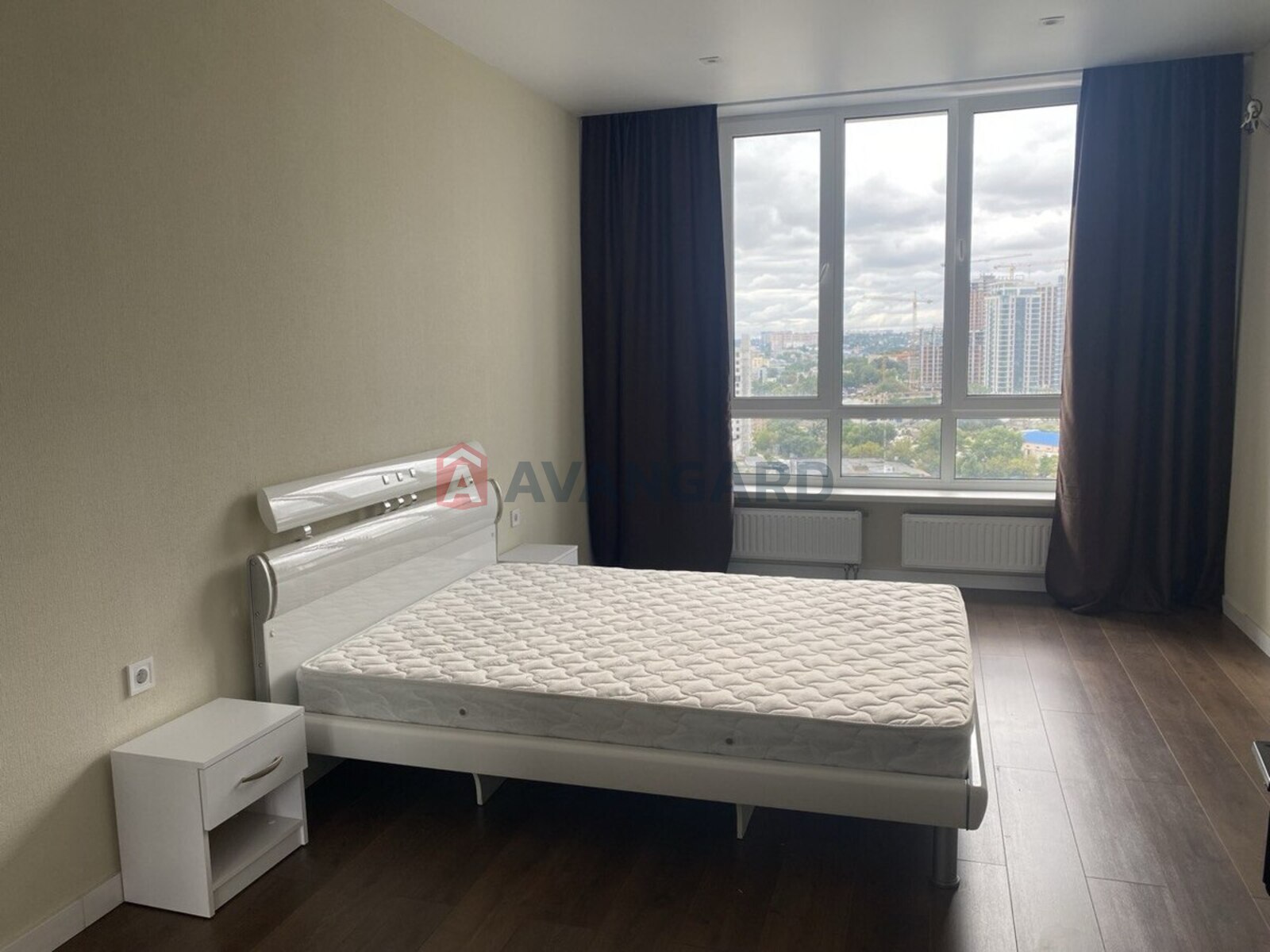 2 ��. ��������, 82/37/22 ��. �., 12/26 ������ ���� 1