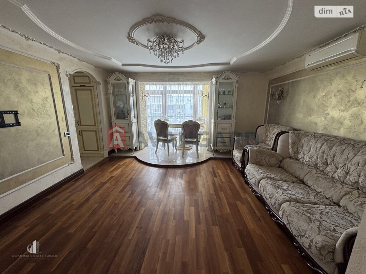 3 ��. ��������, 65/-/- ��. �., 5/5 ������ ���� 18