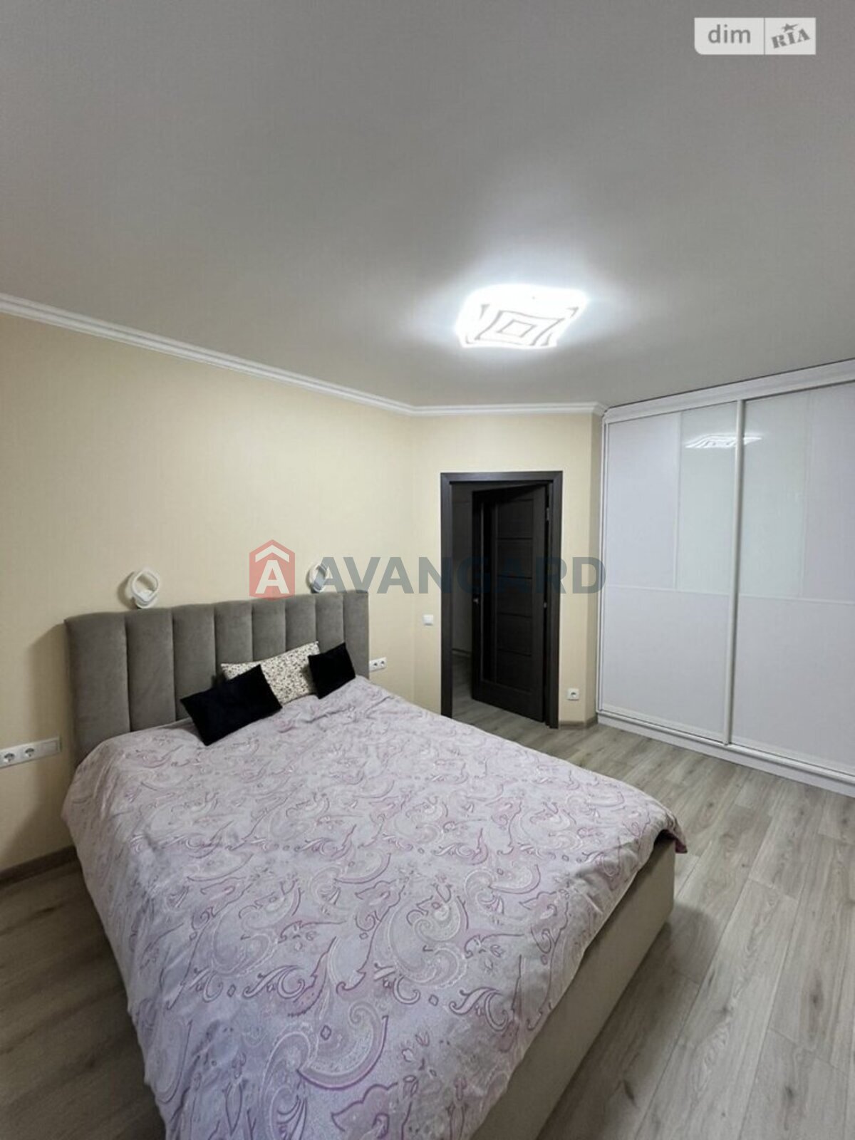 2 ����. ��������, 67/-/- ��. �., 1/8 ���� ���� 3