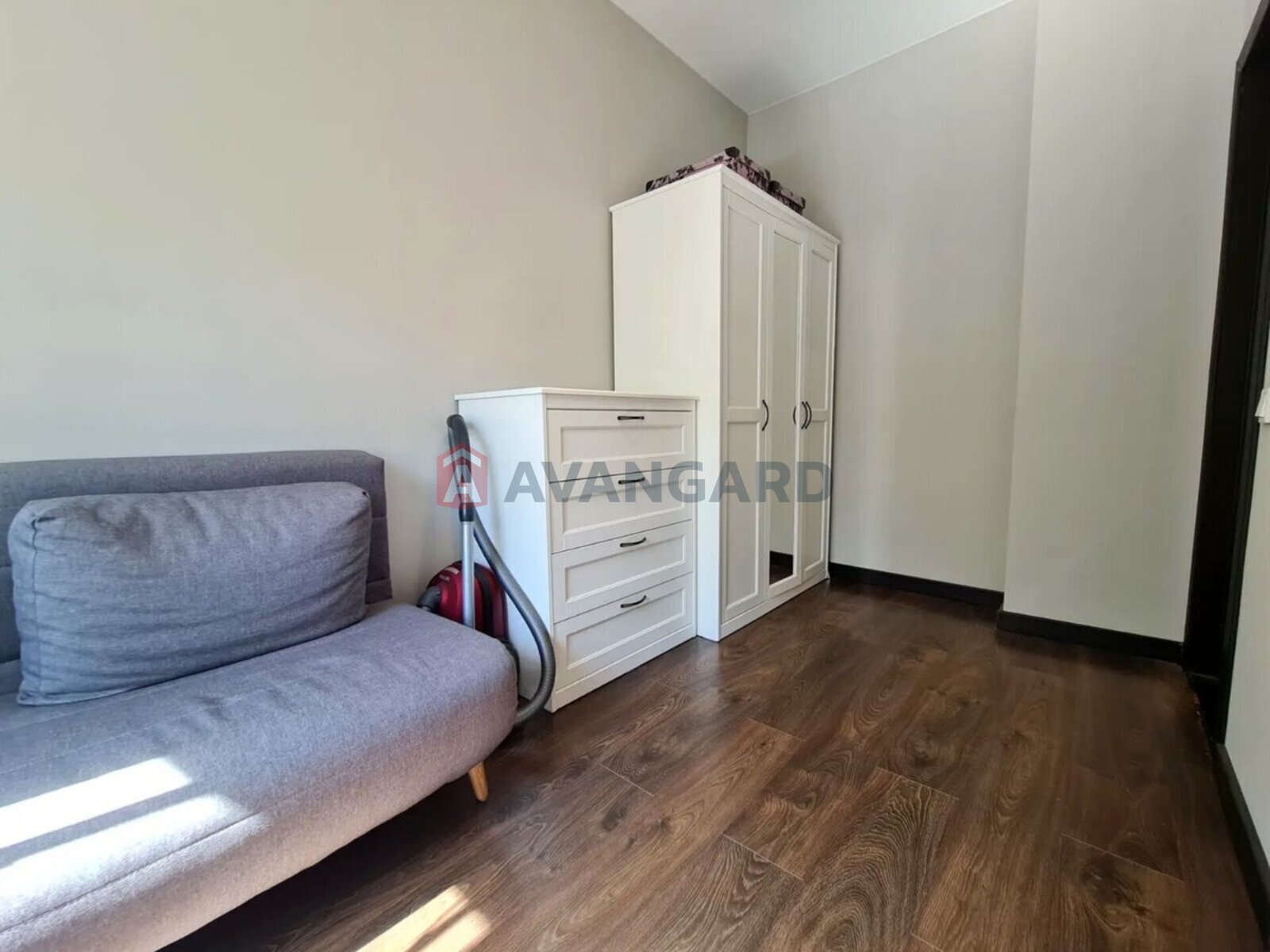 3 ��. ��������, 60/41/5 ��. �., 2/4 ������ ���� 8