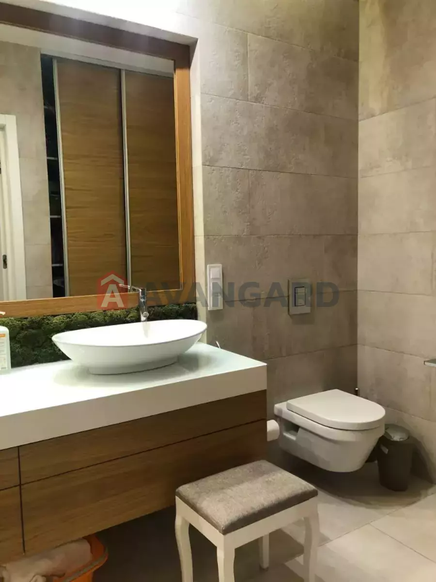 2 ��. ��������, 97/-/- ��. �., 3/5 ������ ���� 18