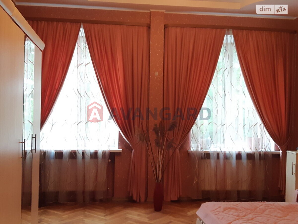 3 ����. ��������, 92.9/60.8/15.1 ��. �., 3/4 ���� ���� 11