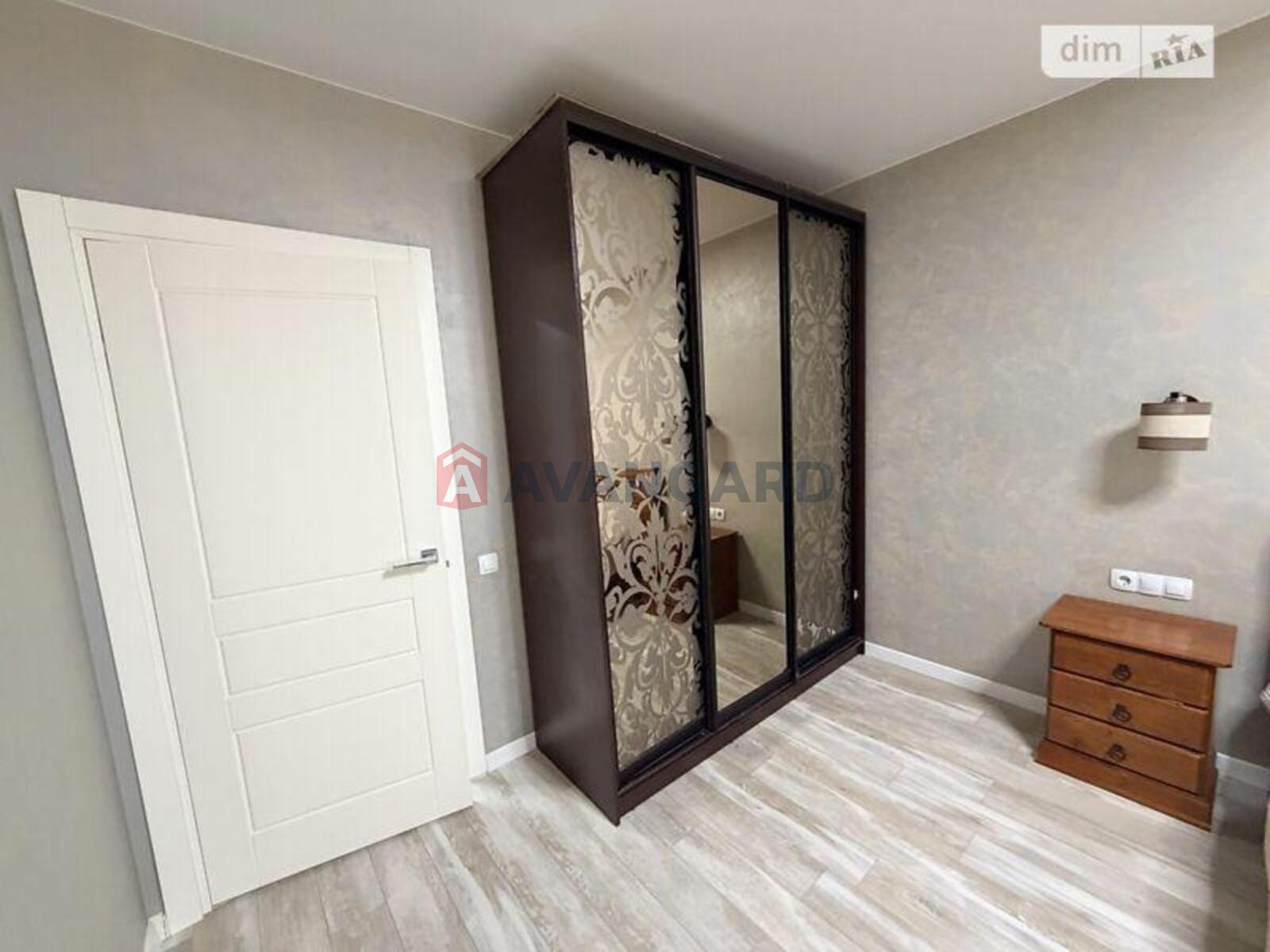 2 ��. ��������, 62/44/15 ��. �., 5/14 ������ ���� 26