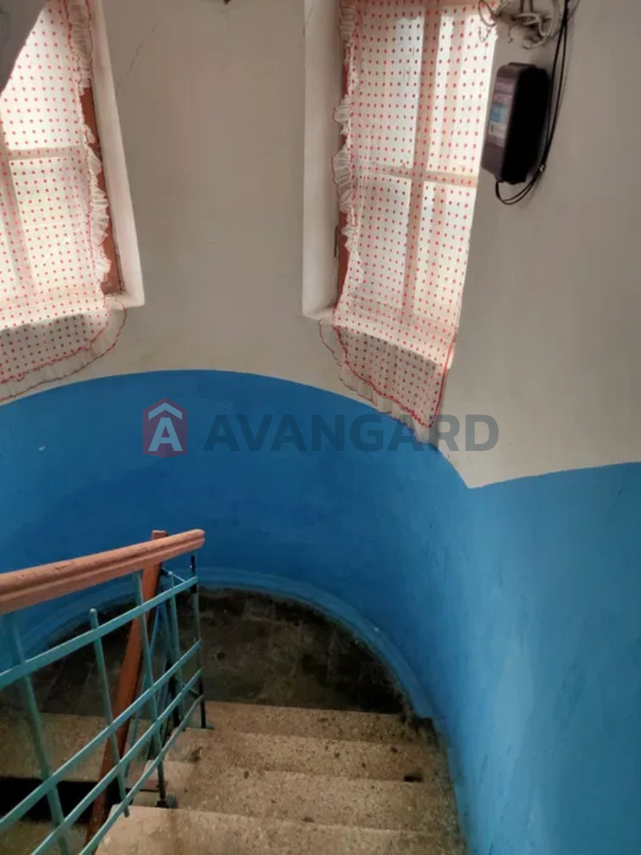 2 ��. ��������, 48.7/33.3/14.8 ��. �., 2/3 ������ ���� 7