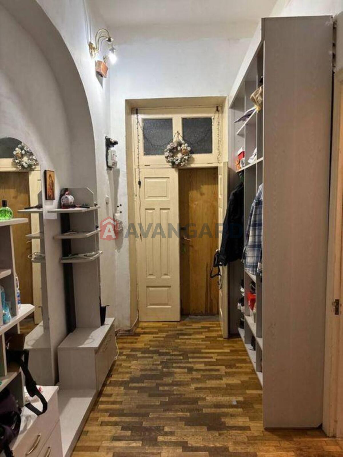 4 ��. ��������, 107/-/14 ��. �., 2/4 ������ ���� 8