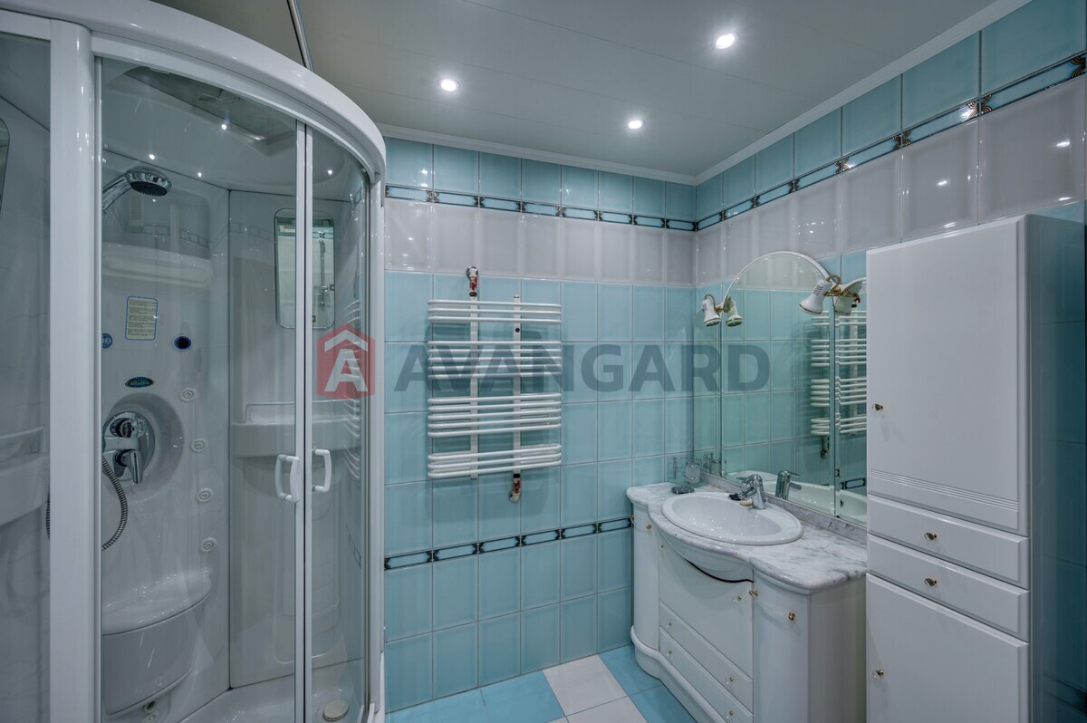 4 ��. ��������, 115/-/13 ��. �., 2/5 ������ ���� 8