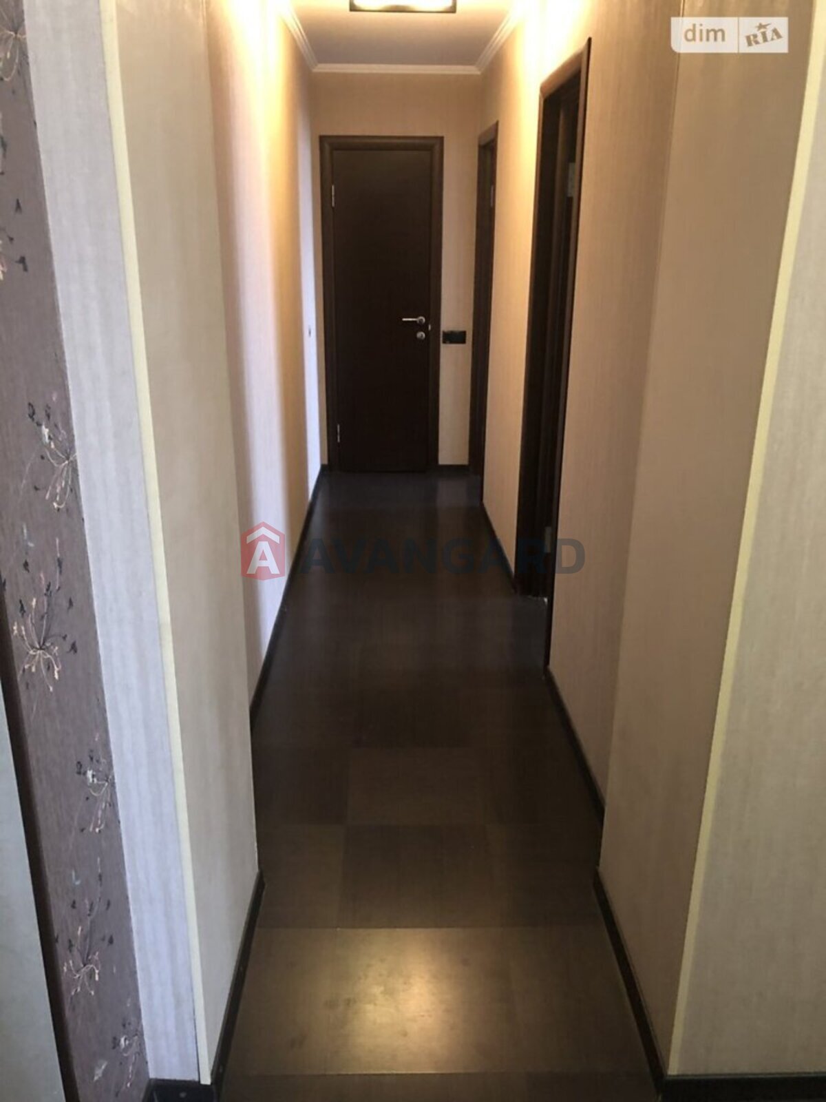 3 ��. ��������, 68/40/8 ��. �., 12/14 ������ ���� 8