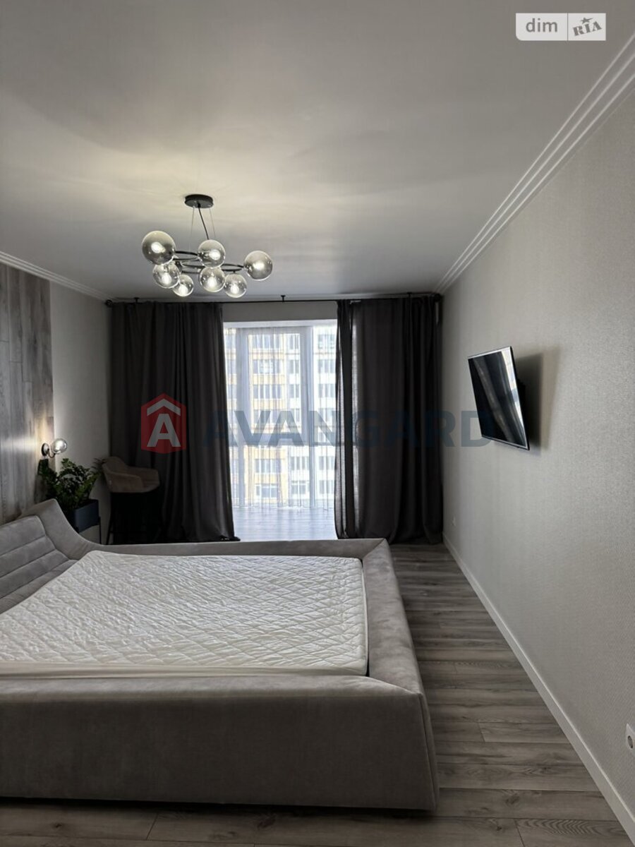 3 ����. ��������, 120/120/49 ��. �., 8/12 ���� ���� 14