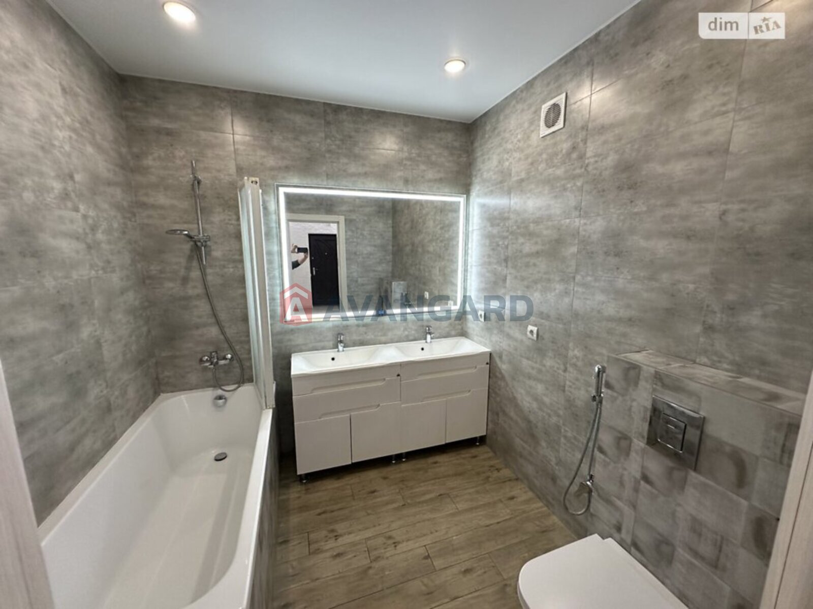 3 ��. ��������, 96/58/16 ��. �., 10/11 ������ ���� 27