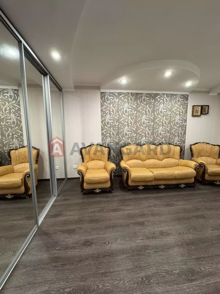 1 . , 38/-/9 . ., 4/9   7