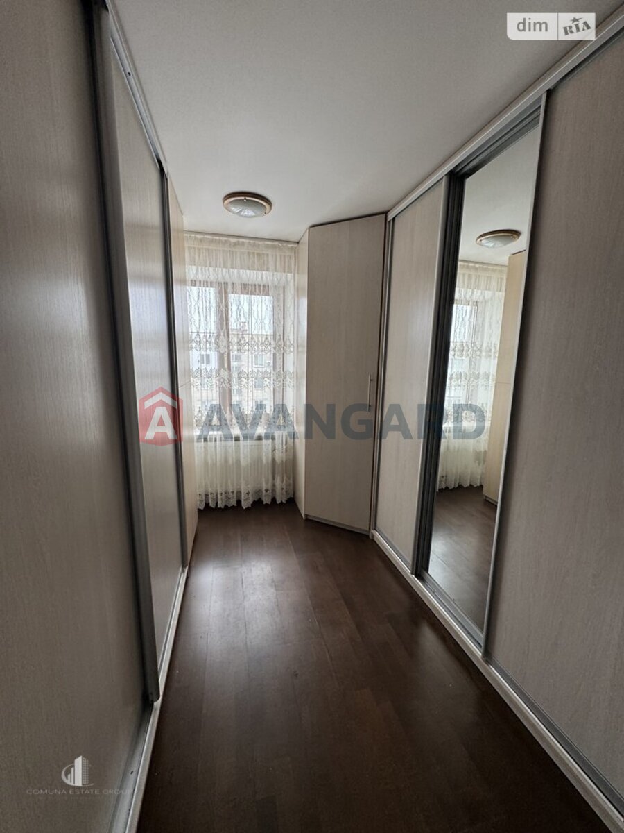 3 ����. ��������, 65/-/- ��. �., 5/5 ���� ���� 25