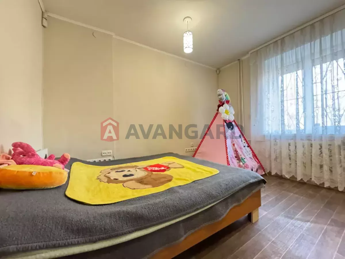 4 ��. ��������, 81/-/- ��. �., 1/10 ������ ���� 10