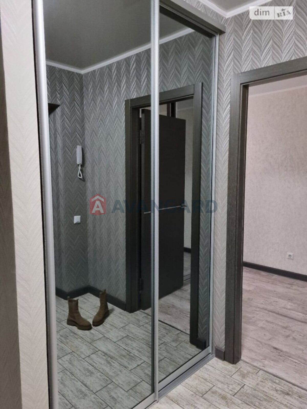 1 ��. ��������, 41/15/10 ��. �., 9/10 ������ ���� 5