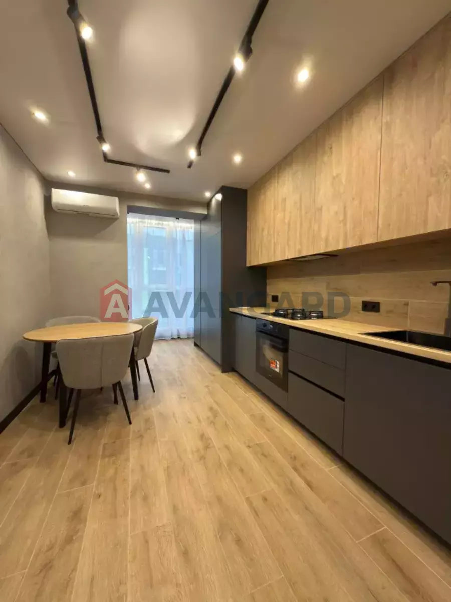 1 ��. ��������, 45/18/15 ��. �., 8/10 ������ ���� 3