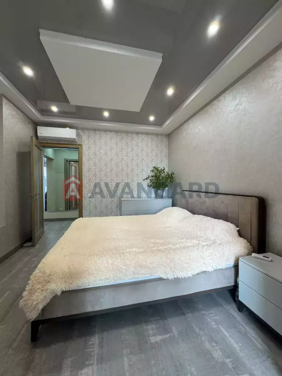 3 ��. ��������, 98/40/40 ��. �., 9/10 ������ ���� 14