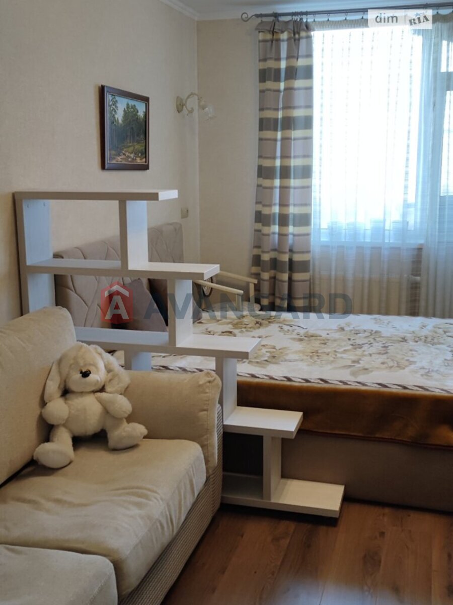 1 ��. ��������, 42/18/10 ��. �., 11/16 ������ ���� 15