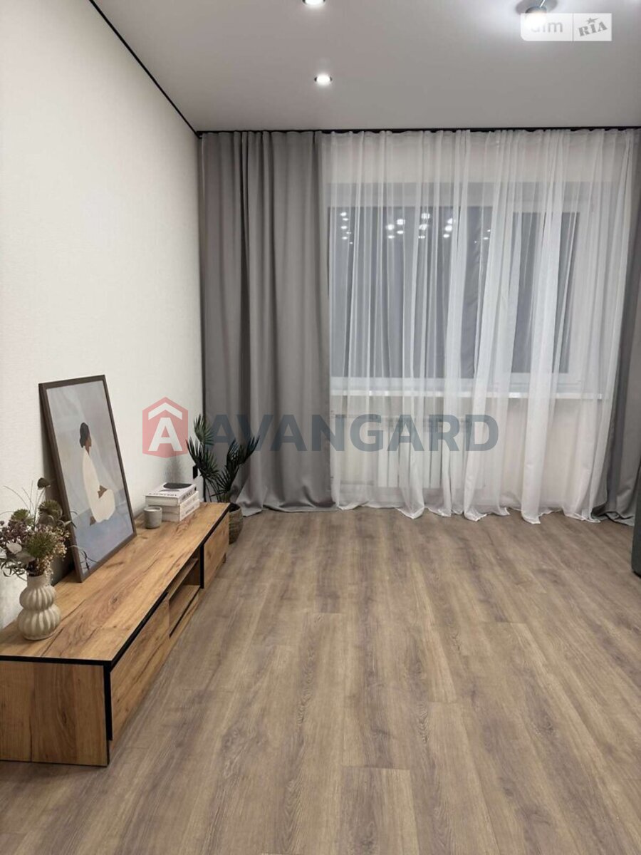 2 ��. ��������, 46/25/7 ��. �., 4/9 ������ ���� 19