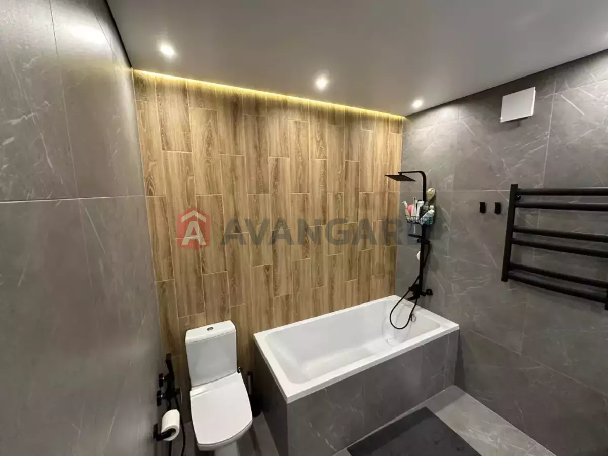 1 ��. ��������, 48/17/18 ��. �., 8/10 ������ ���� 3