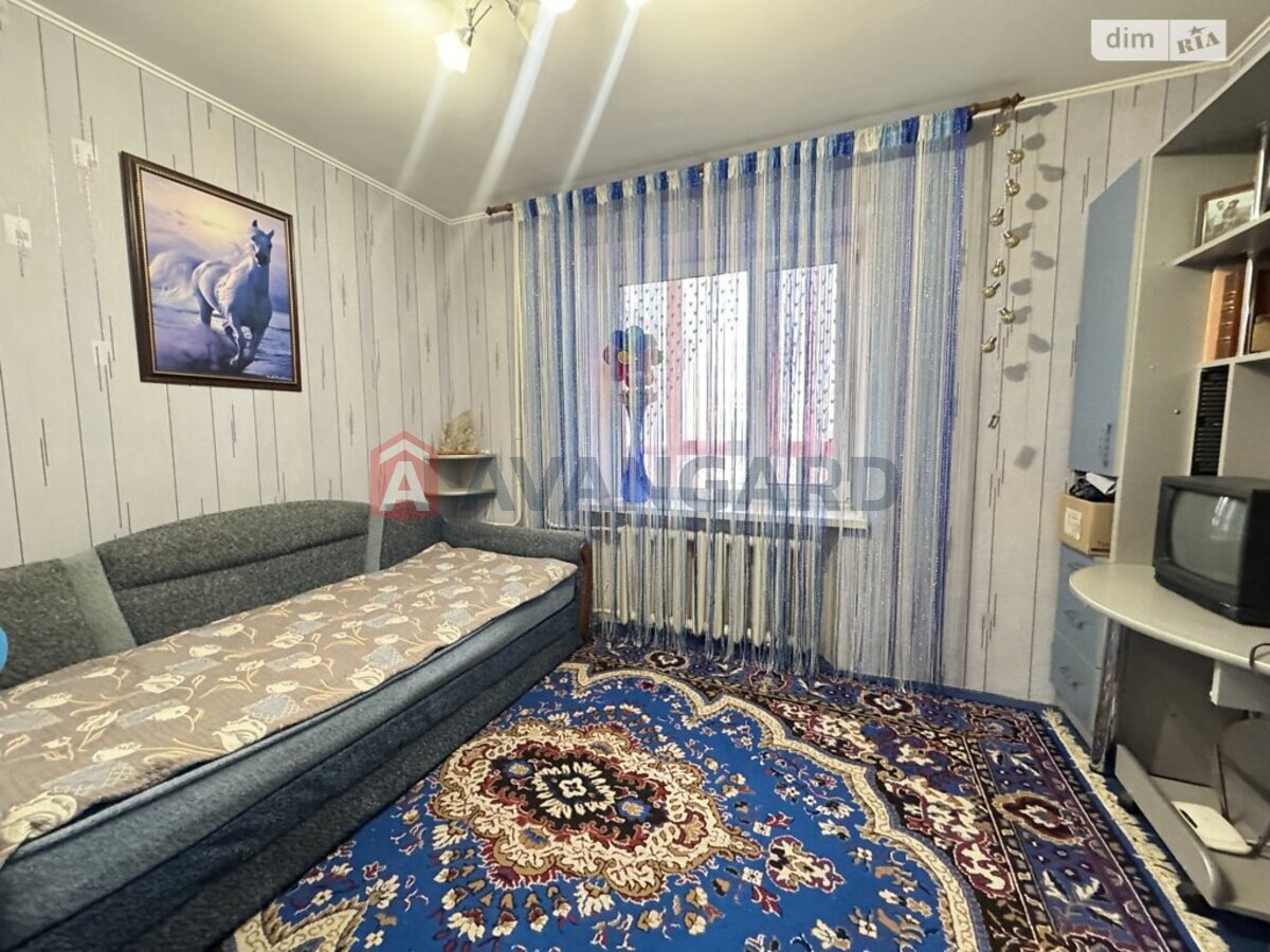 3 ����. ��������, 74/45/11 ��. �., 2/9 ���� ���� 6