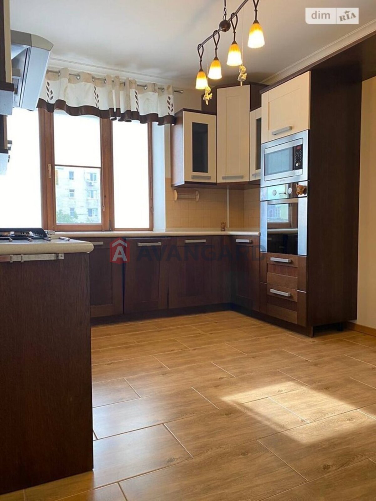 4 ��. ��������, 120/-/- ��. �., 4/11 ������ ���� 10