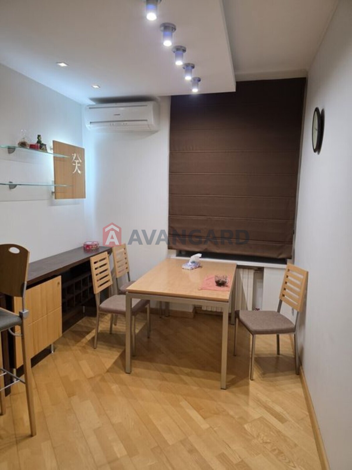 4 ��. ��������, 110/-/20 ��. �., 4/4 ������ ���� 15