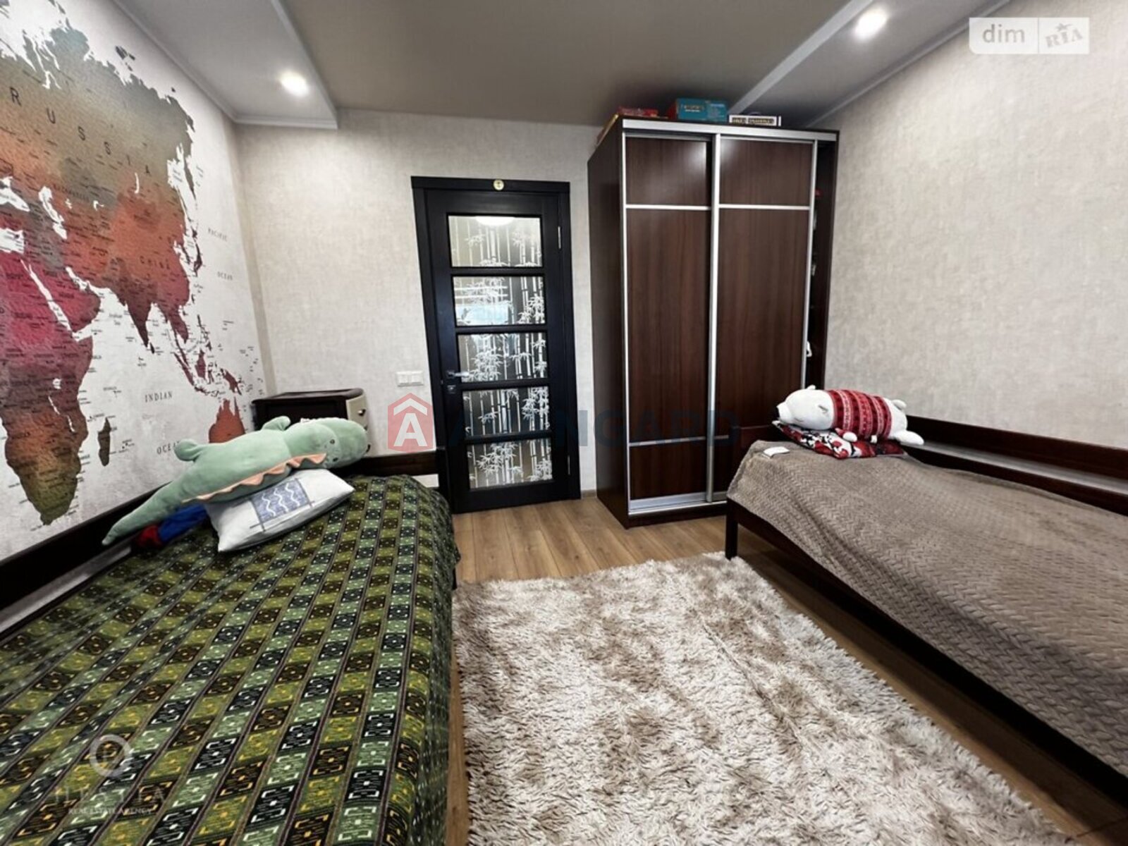 3 ��. ��������, 68/-/12 ��. �., 4/10 ������ ���� 8