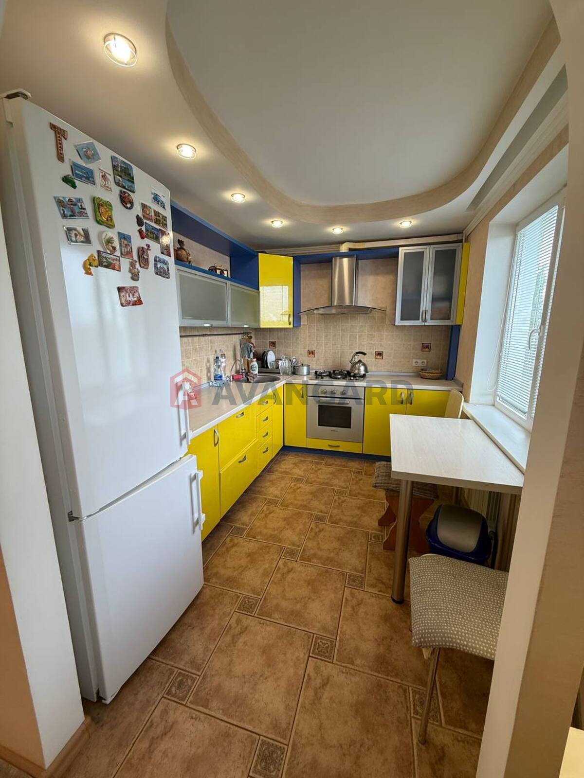 3 ����. ��������, 69/40/9 ��. �., 8/9 ���� ���� 17