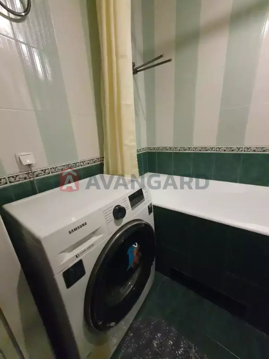 3 ��. ��������, 63/38/8 ��. �., 2/9 ������ ���� 22