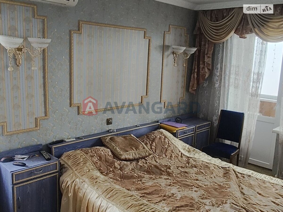 3 ����. ��������, 64/37/7 ��. �., 6/9 ���� ���� 18