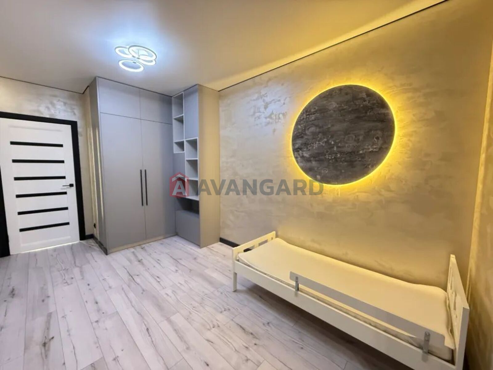 3 ��. ��������, 78/46/14 ��. �., 4/10 ������ ���� 8