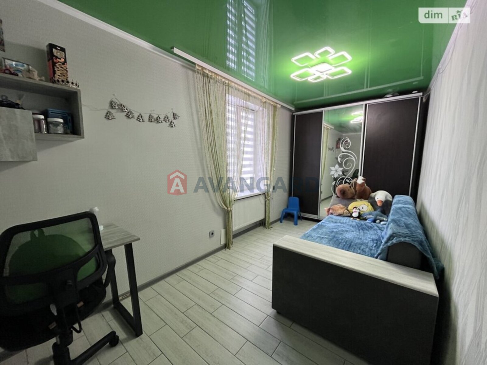 2 ��. ��������, 42/-/- ��. �., 1/2 ������ ���� 18