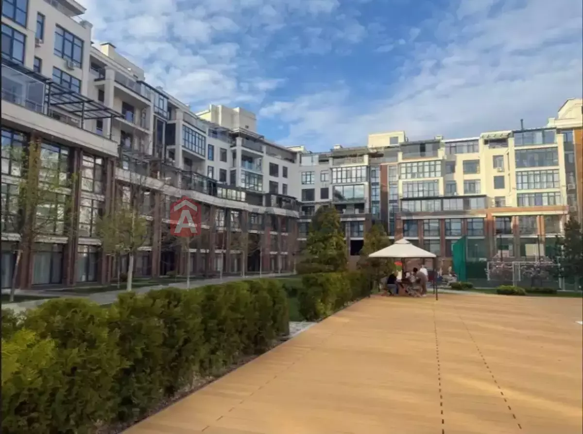 3 ��. ��������, 93/-/- ��. �., 4/5 ������ ���� 4