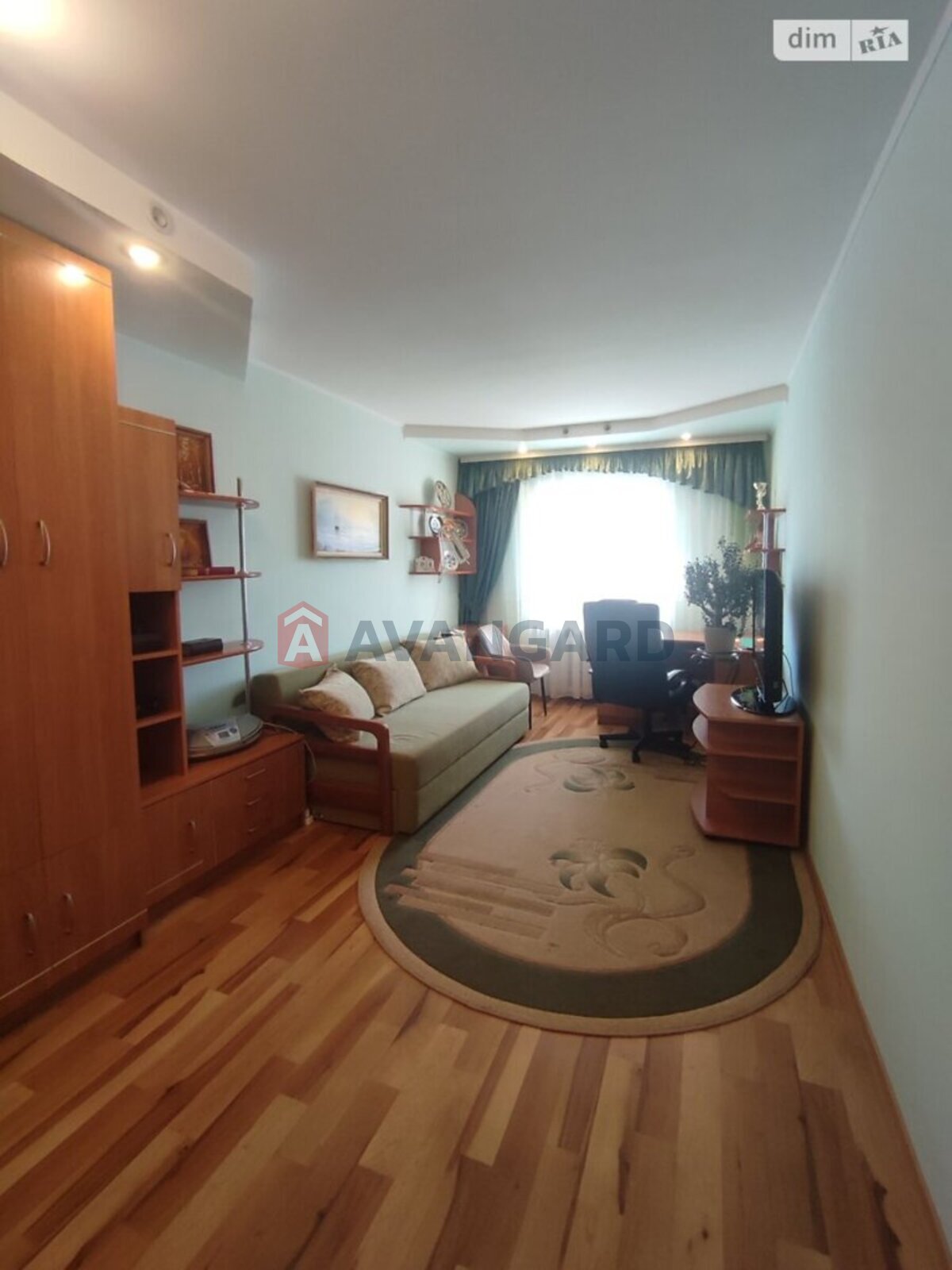 4 ��. ��������, 119/-/- ��. �., 5/5 ������ ���� 19