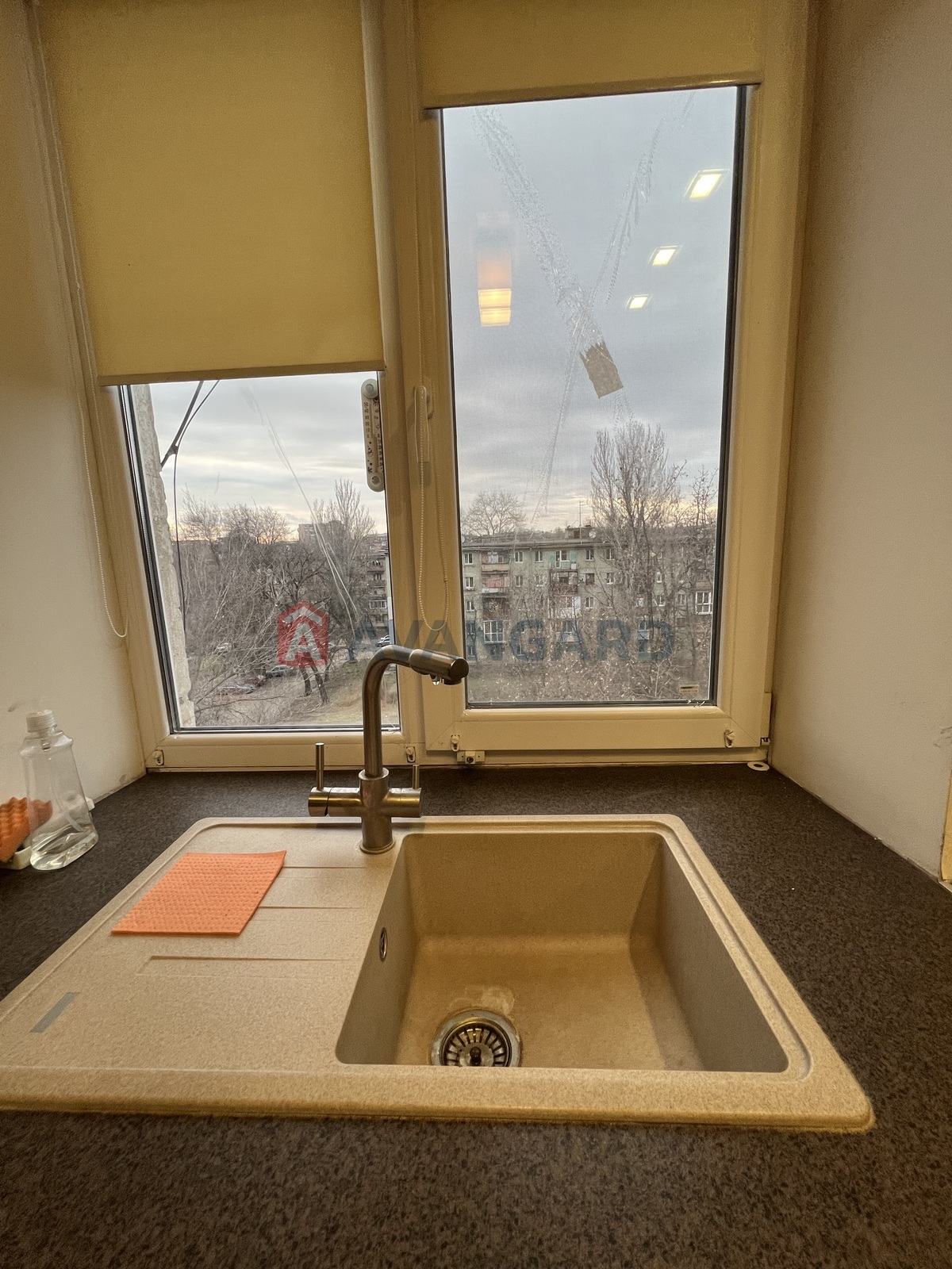 3 ��. ��������, 59/-/9 ��. �., 5/5 ������ ���� 8