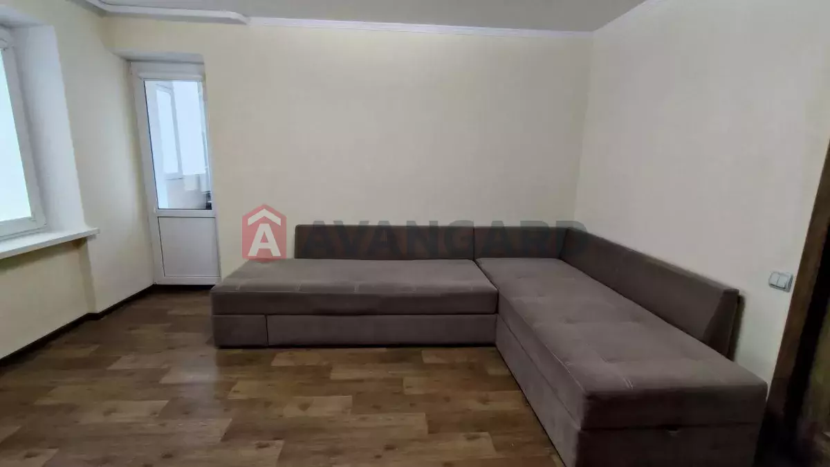 2 ��. ��������, 50/-/8 ��. �., 8/9 ������ ���� 8