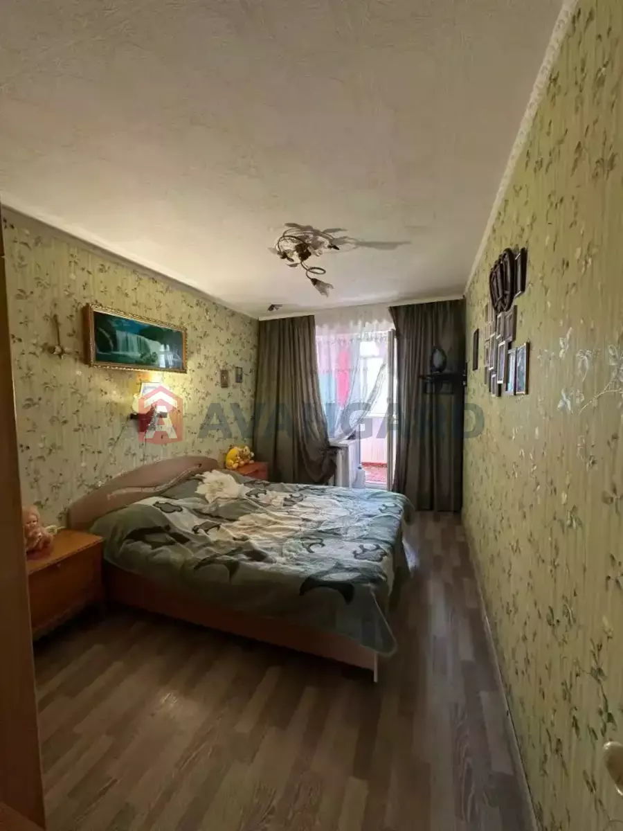3 ��. ��������, 69/-/8 ��. �., 10/10 ������ ���� 8