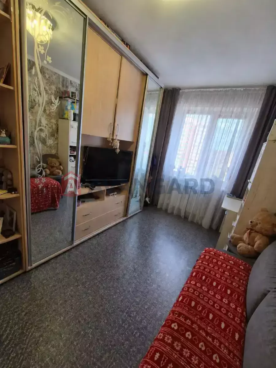 2 ��. ��������, 47/26/8 ��. �., 10/10 ������ ���� 14