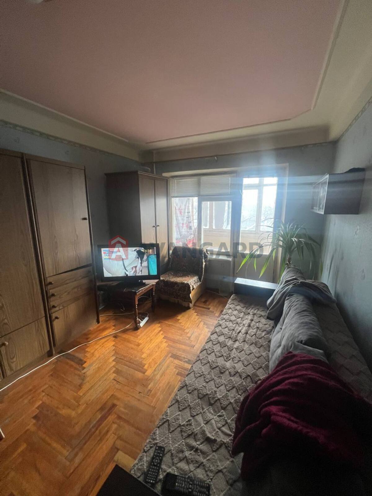 1 ��. ��������, 33/17/7 ��. �., 8/9 ������ ���� 2