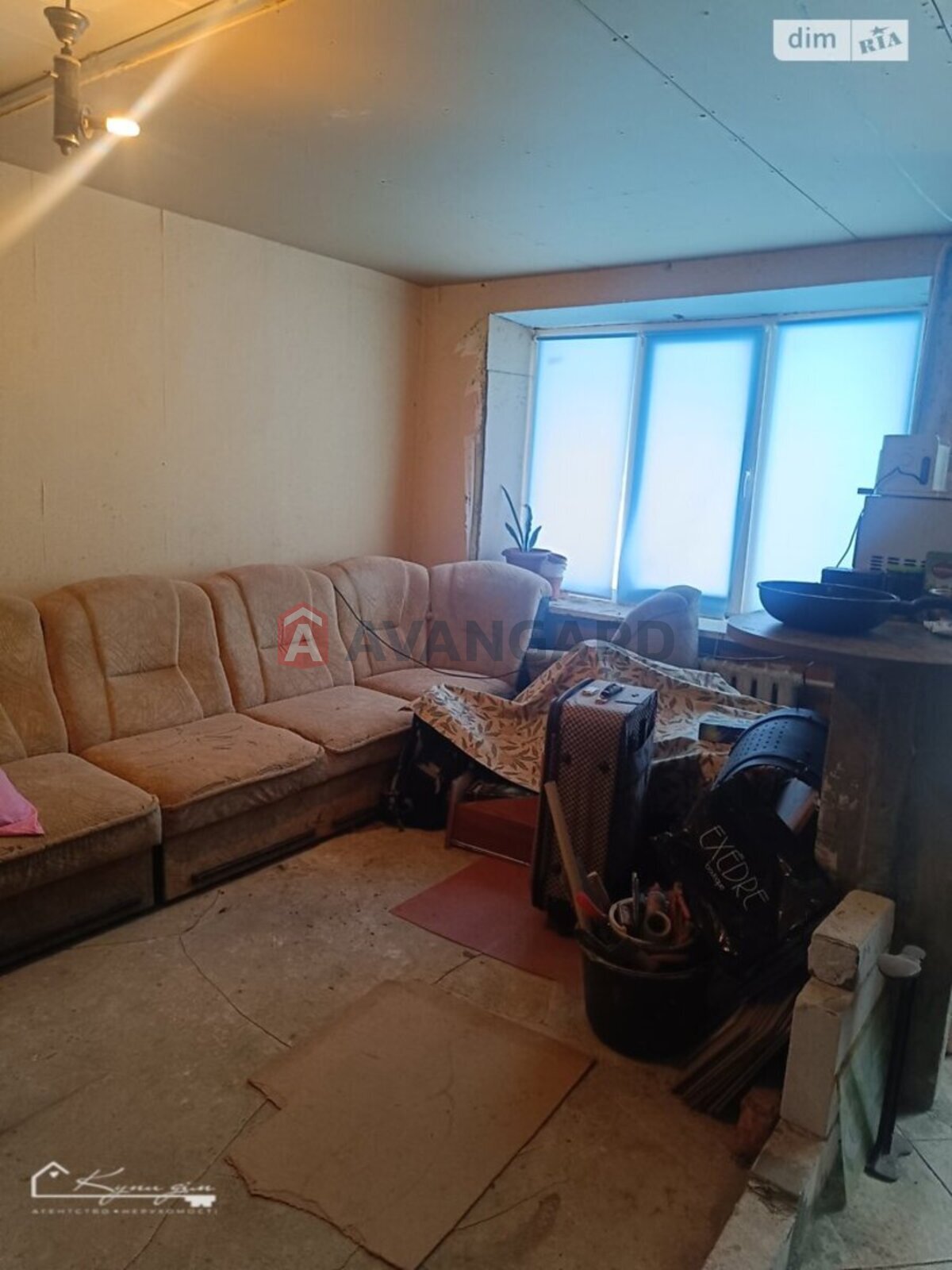 3 ��. ��������, 61/40/7 ��. �., 1/5 ������ ���� 2