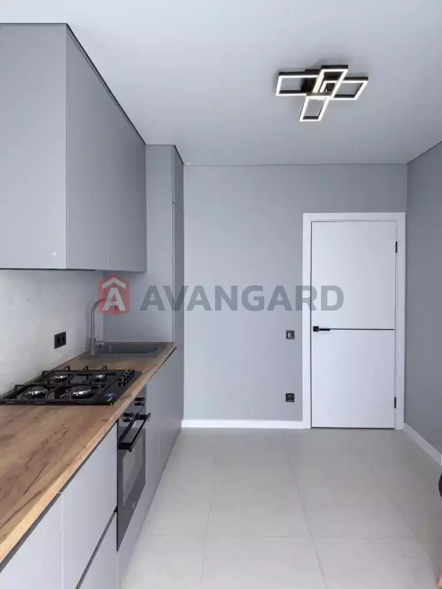 1 ��. ��������, 42/-/18 ��. �., 9/10 ������ ���� 3