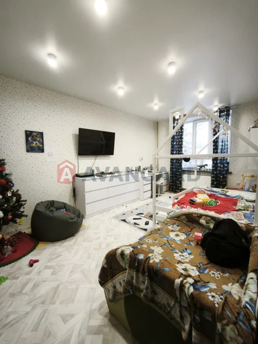 4 ��. ��������, 95/-/9 ��. �., 3/5 ������ ���� 2