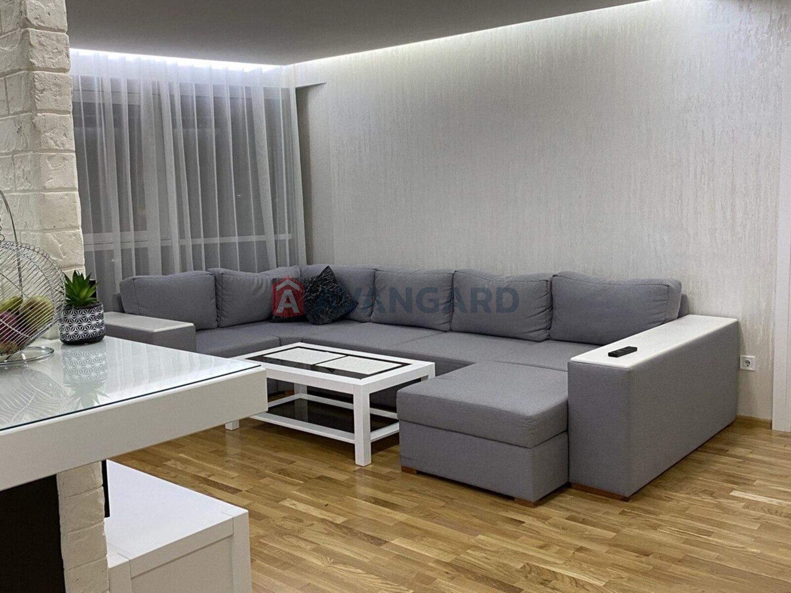 2 ��. ��������, 84/35/37 ��. �., 5/25 ������ ���� 4