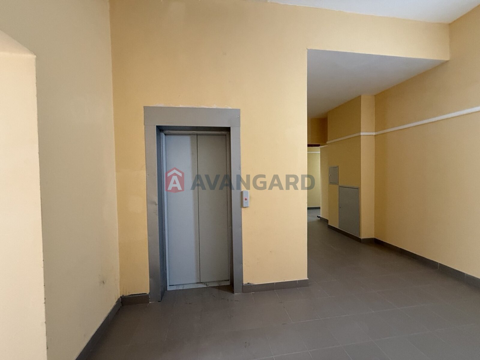 2 ��. ��������, 58/33/8 ��. �., 1/10 ������ ���� 3