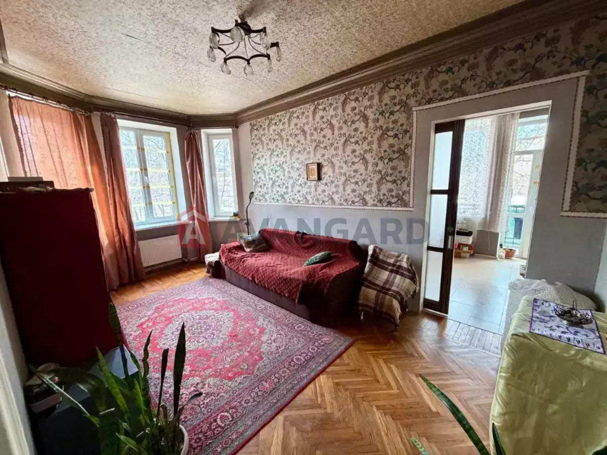 3 ��. ��������, 68/42/8 ��. �., 2/4 ������ ���� 6