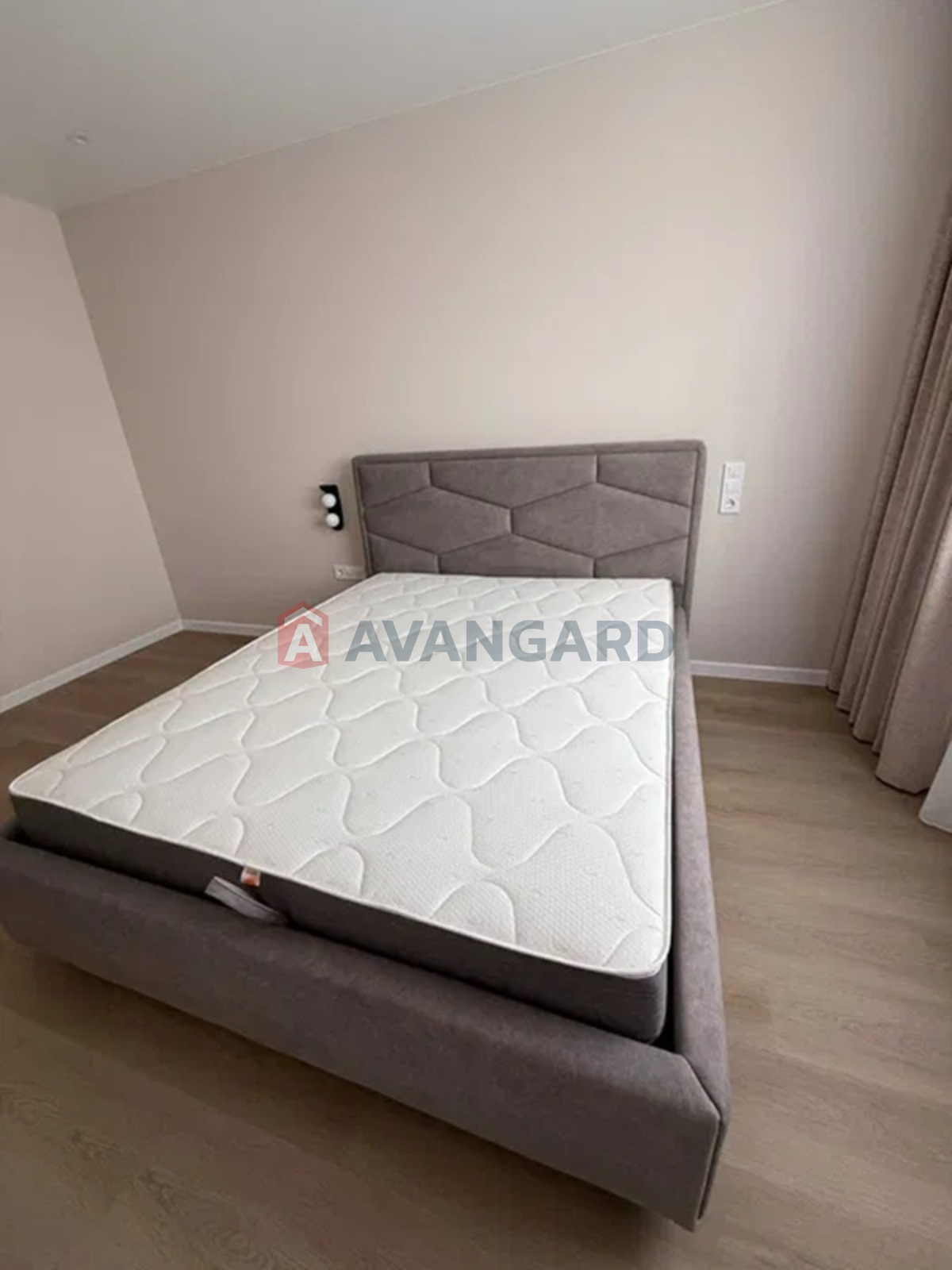 1 ��. ��������, 42/-/16 ��. �., 19/25 ������ ���� 7