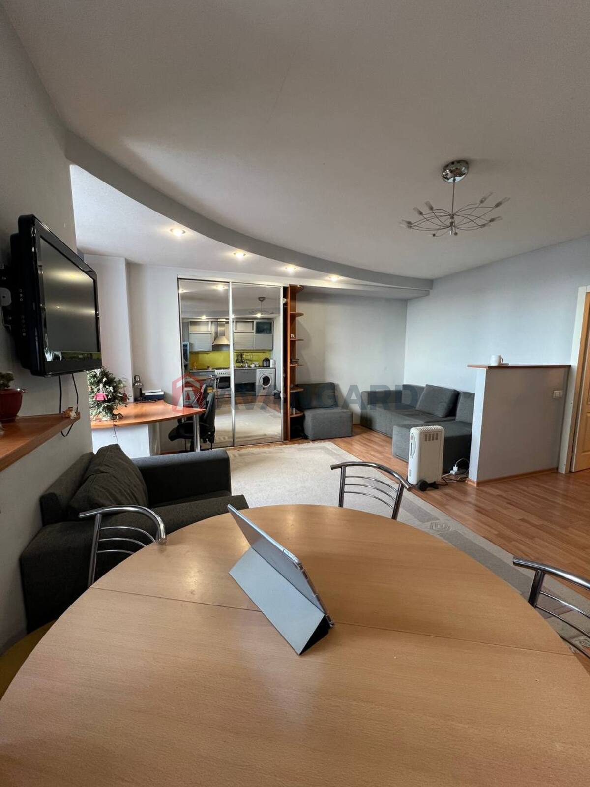 1 ��. ��������, 38/30/8 ��. �., 13/18 ������ ���� 1